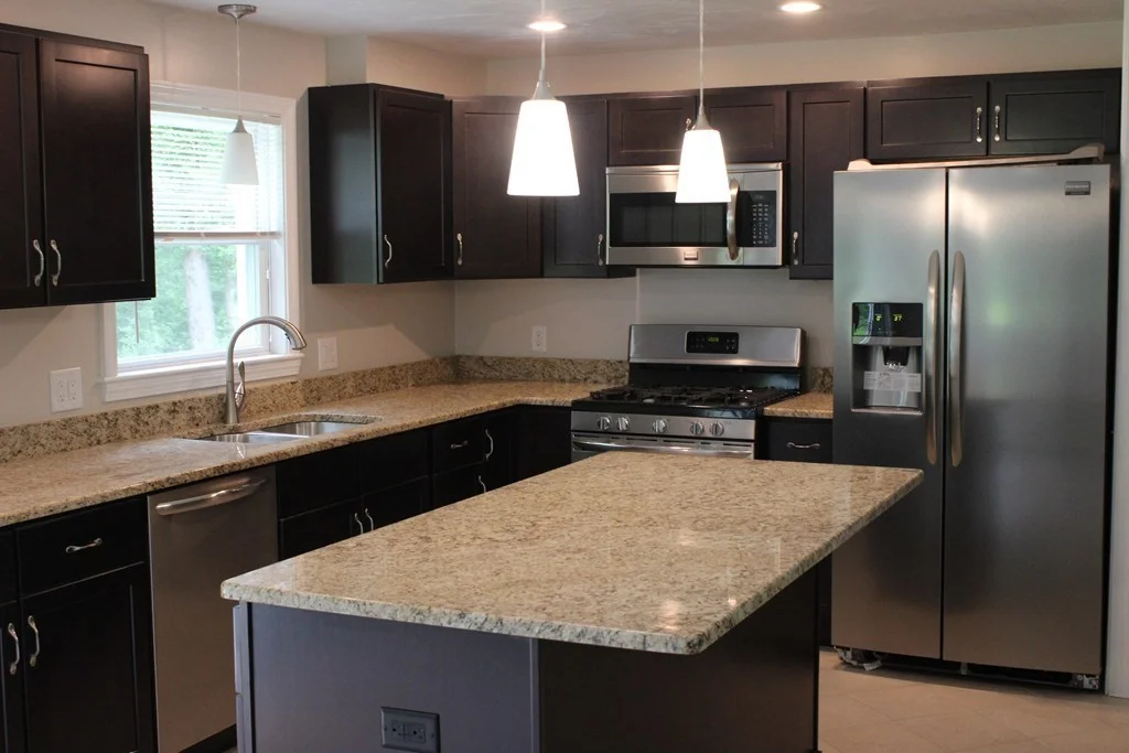 3 bed, 1 bath apartment for rent at 48 Colonial Way Unit LEFT, Rehoboth — photo 3 of 25