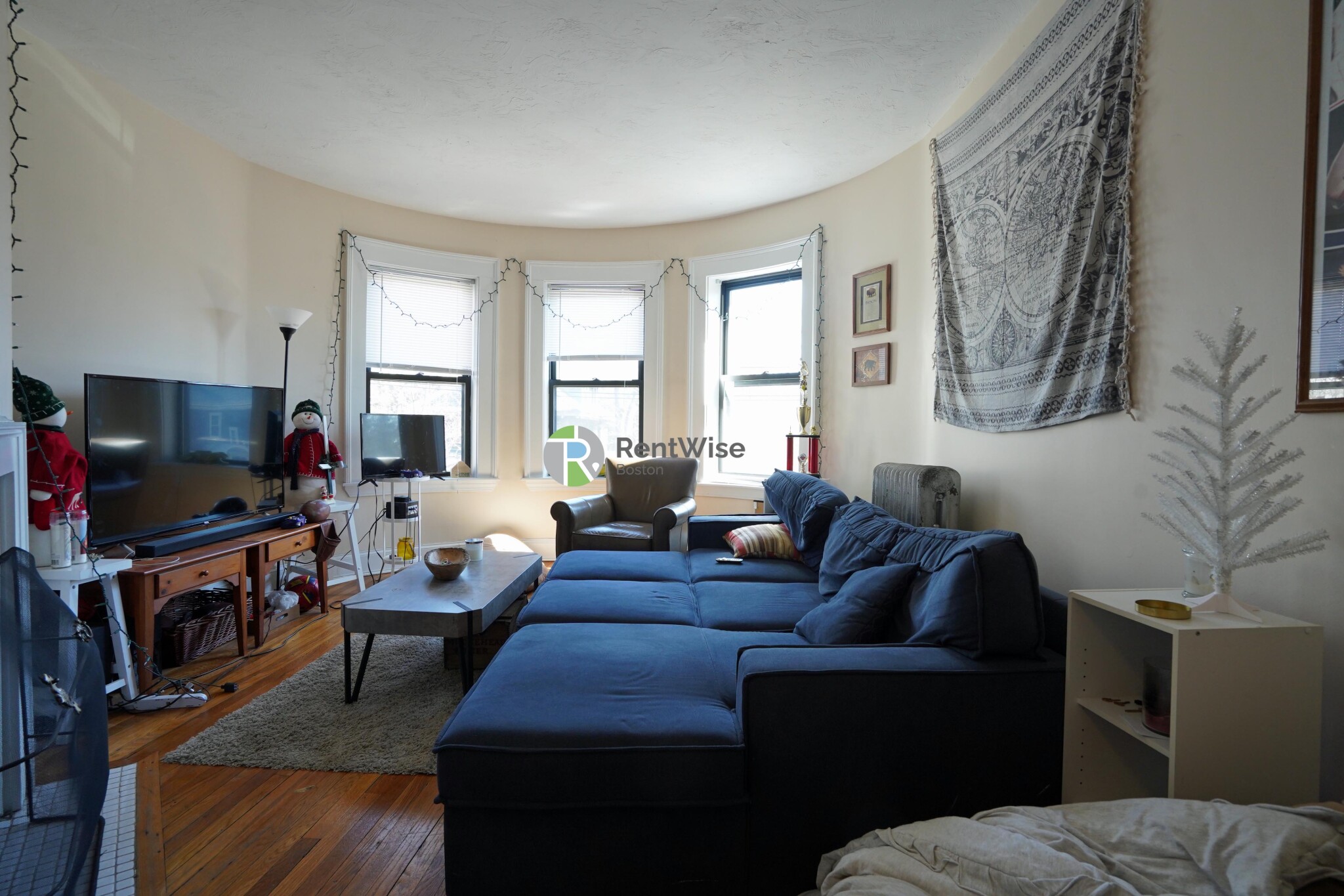 5 bed, 2 bath apartment for rent at 48 Cummings Rd Unit 3, Brighton — photo 2 of 28