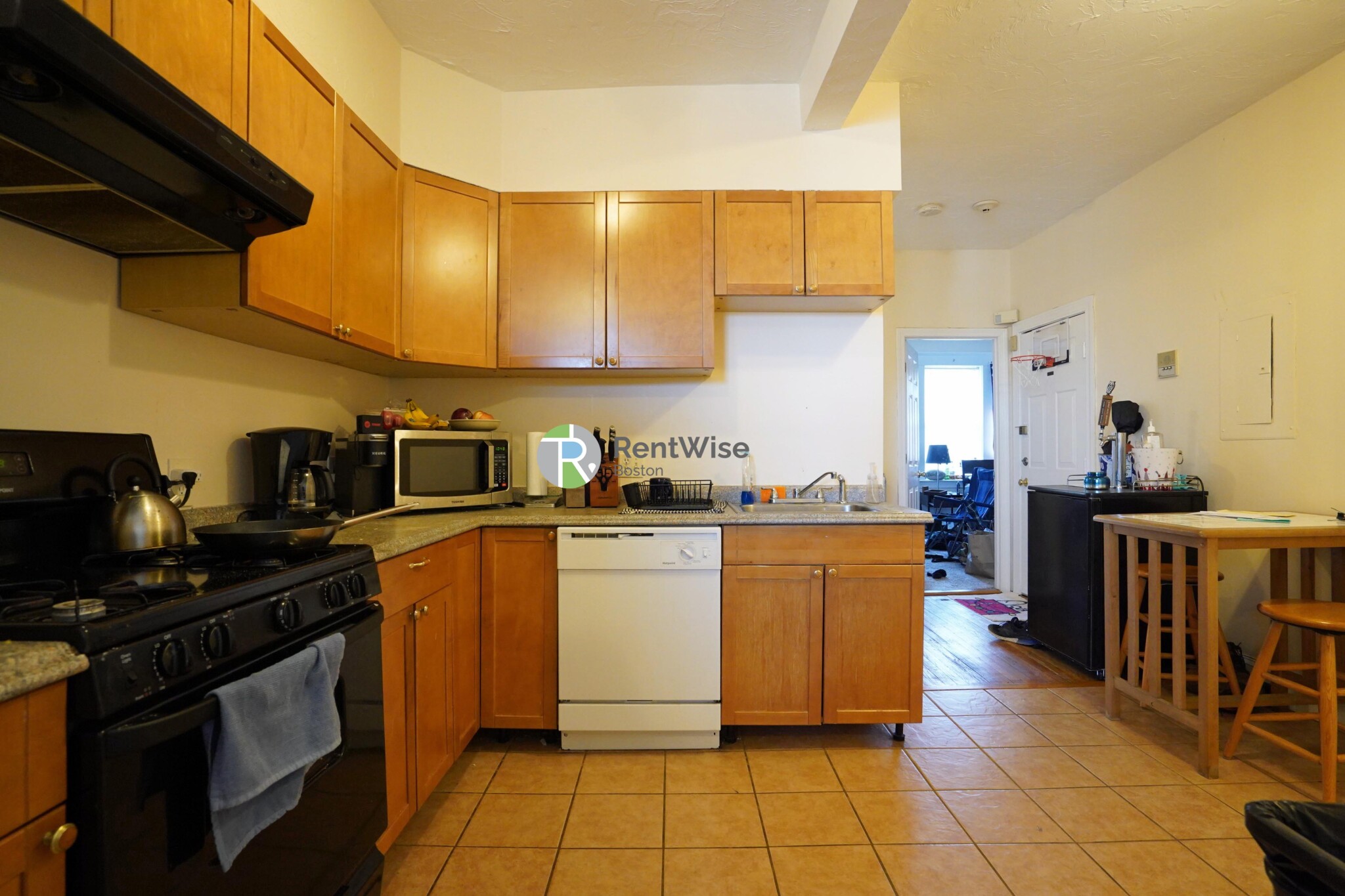 5 bed, 2 bath apartment for rent at 48 Cummings Rd Unit 3, Brighton — photo 6 of 28