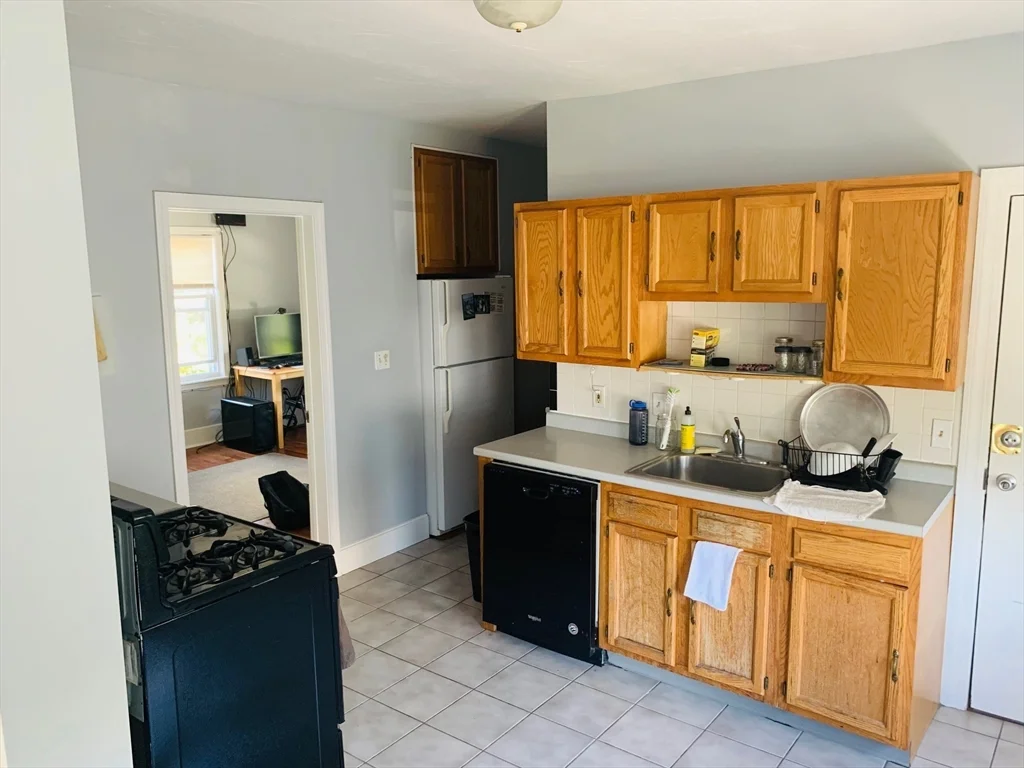 2 bed, 1 bath apartment for rent at 48 Cypress St Unit 2, Watertown — photo 2 of 10