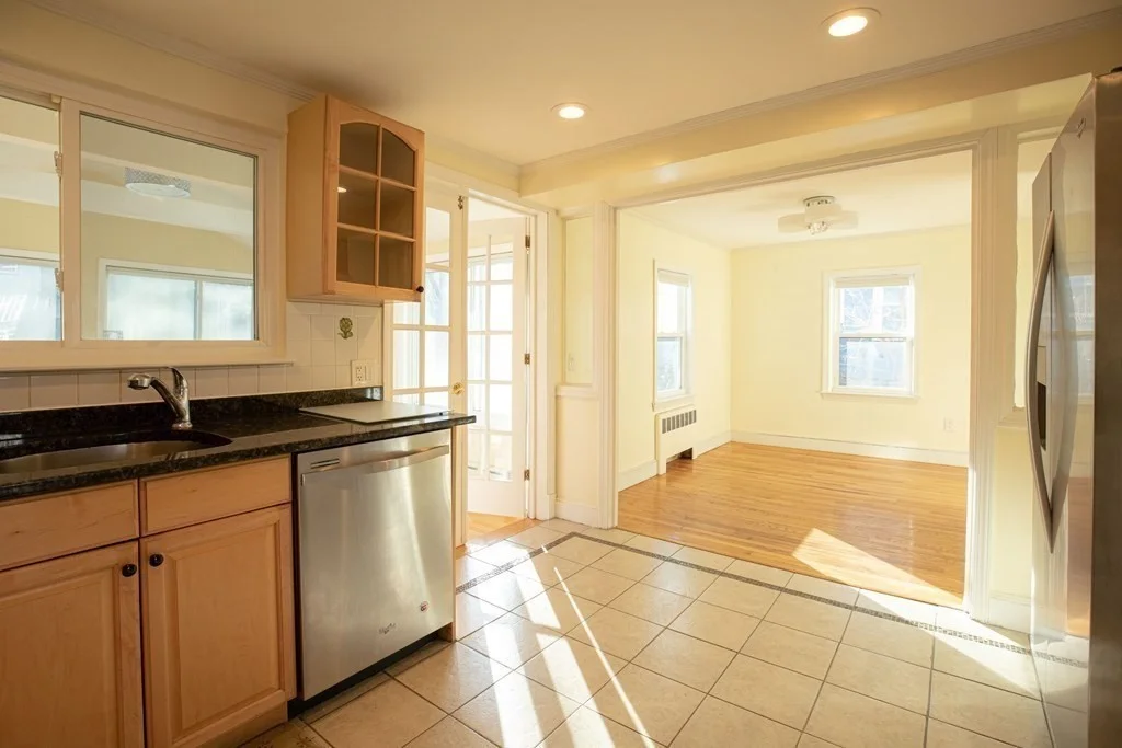 3 bed, 2 bath apartment for rent at 48 Donnybrook Rd Unit 1, Brighton — photo 2 of 20