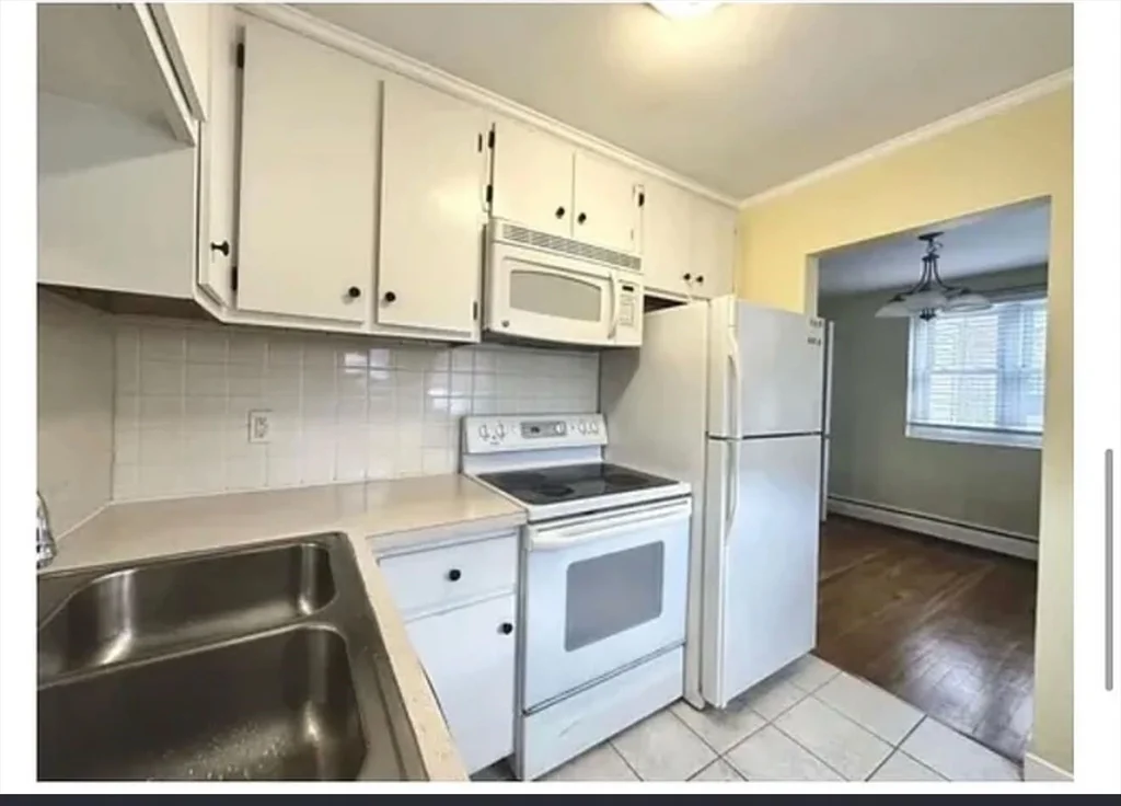 1 bed, 1 bath apartment for rent at 48 Emerson Garden Unit 48, Lexington — photo 6 of 12