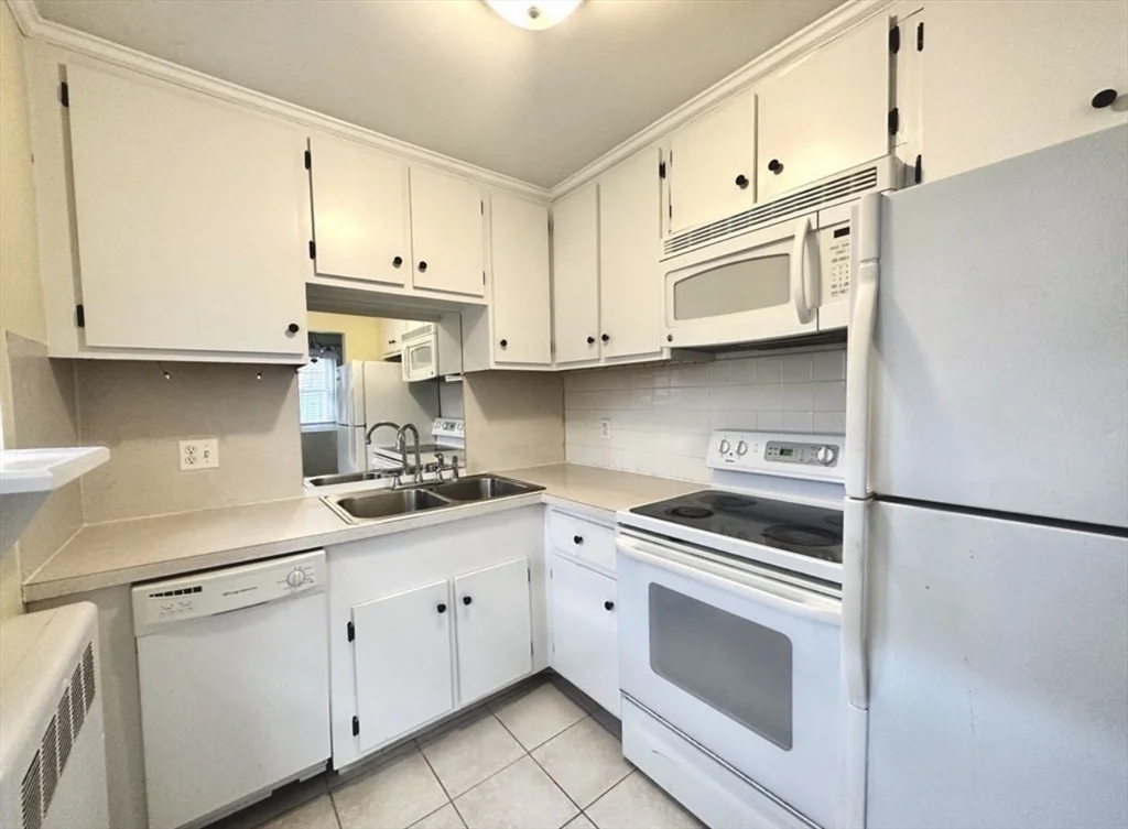 1 bed, 1 bath apartment for rent at 48 Emerson Garden Unit 48, Lexington — photo 7 of 12