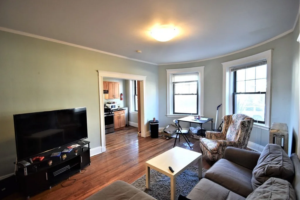 4 bed, 2 bath apartment for rent at 48 Englewood Ave Unit 1, Brighton — photo 2 of 10