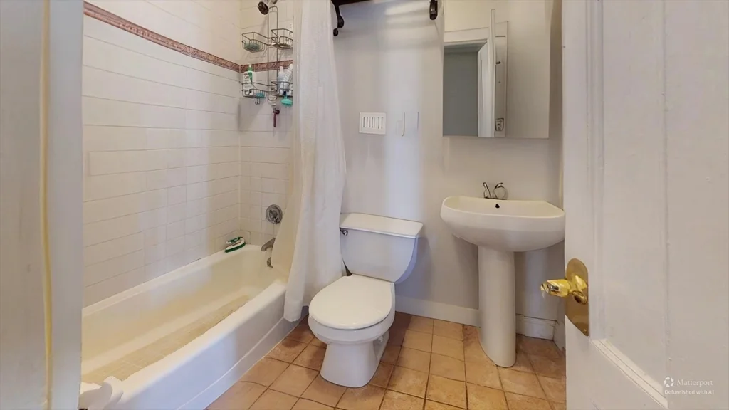 3 bed, 1 bath apartment for rent at 48 Eustis St Unit 2, Baldwin — photo 10 of 10