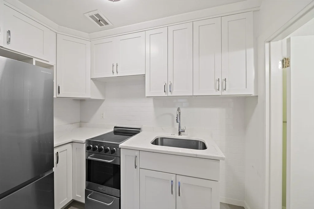 2 bed, 1 bath apartment for rent at 48 Fenway Unit 11, Fenway — photo 9 of 9