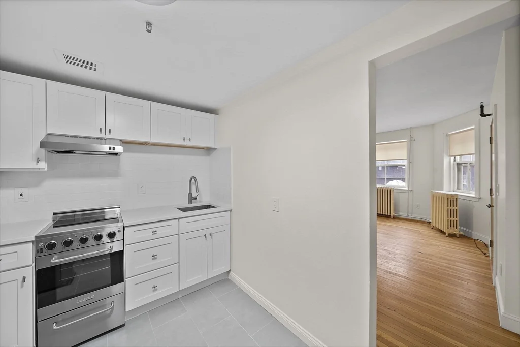 Studio bed, 1 bath apartment for rent at 48 Fenway Unit 2, Fenway — photo 5 of 8