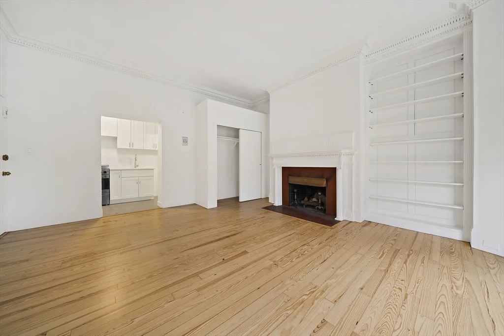 1 bed, 1 bath apartment for rent at 48 Fenway Unit 4, Fenway — photo 2 of 7