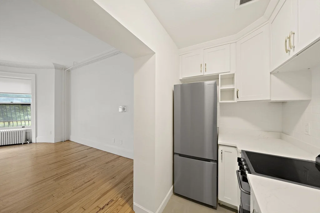 1 bed, 1 bath apartment for rent at 48 Fenway Unit 4, Fenway — photo 5 of 7