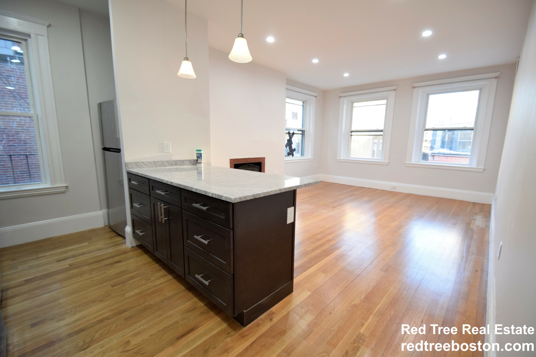 3 bed, 1 bath apartment for rent at 48 Gloucester St Unit 2, Back Bay — photo 2 of 26