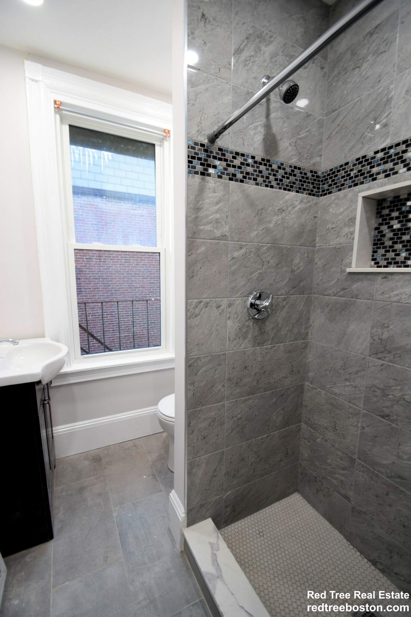 3 bed, 1 bath apartment for rent at 48 Gloucester St Unit 2, Back Bay — photo 13 of 26