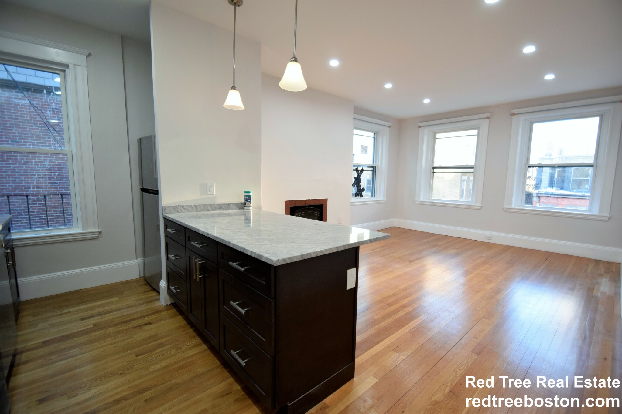 3 bed, 1 bath apartment for rent at 48 Gloucester St Unit 2, Back Bay — photo 3 of 26