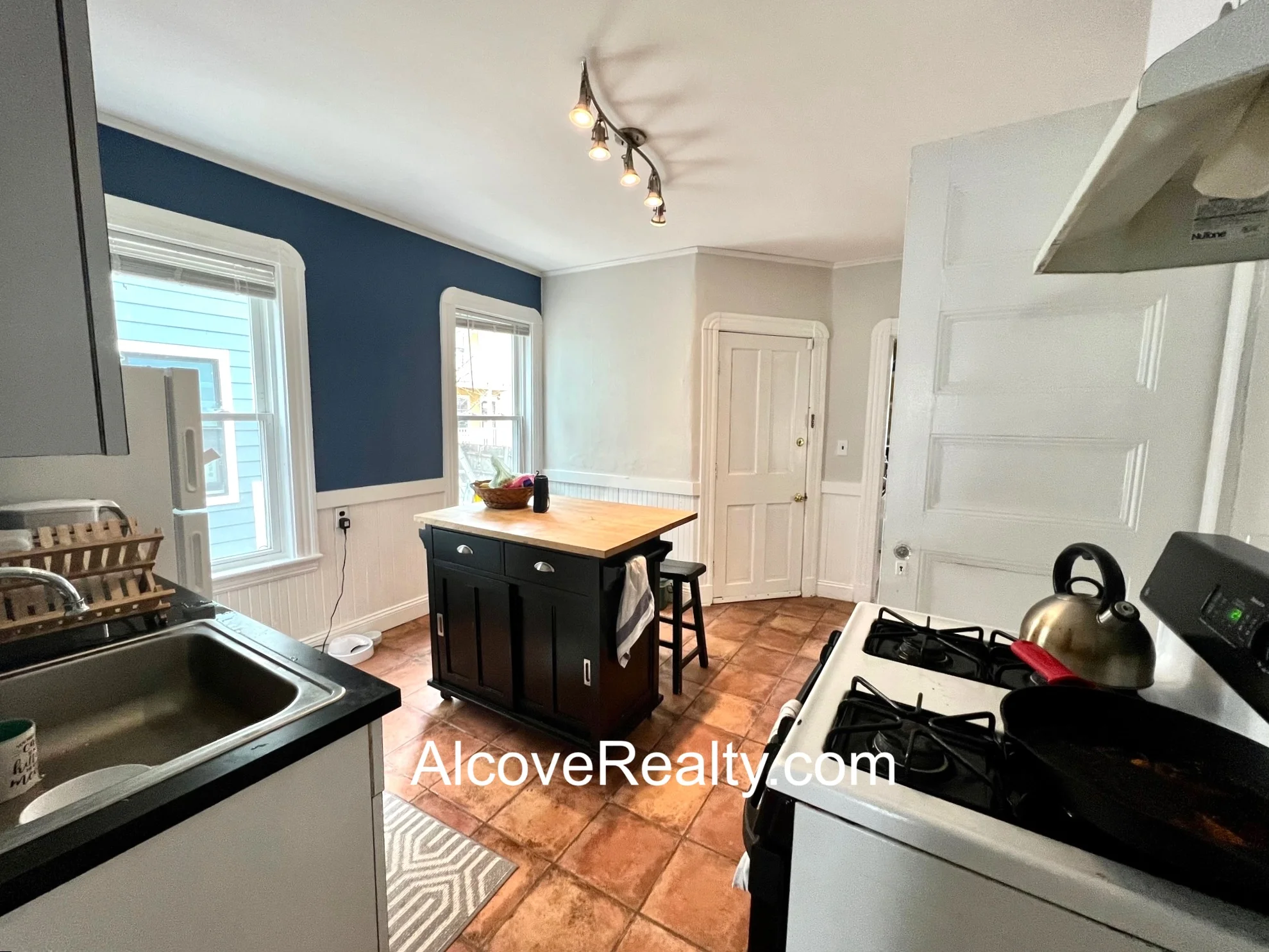 3 bed, 1.5 bath apartment for rent at 48 Gold Star Rd Unit 1, North Cambridge — photo 6 of 14