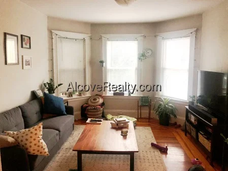 3 bed, 1 bath apartment for rent at 48 Gold Star Rd Unit 2, North Cambridge — photo 3 of 6