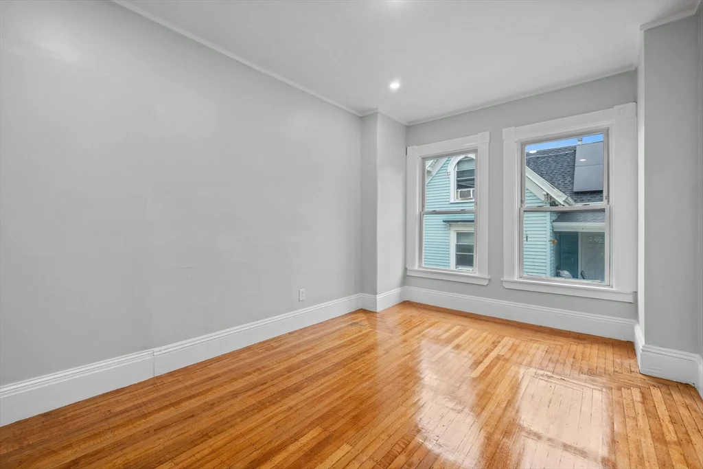 4 bed, 1 bath apartment for rent at 48 Hamilton Ave Unit 2, Lynn — photo 10 of 23