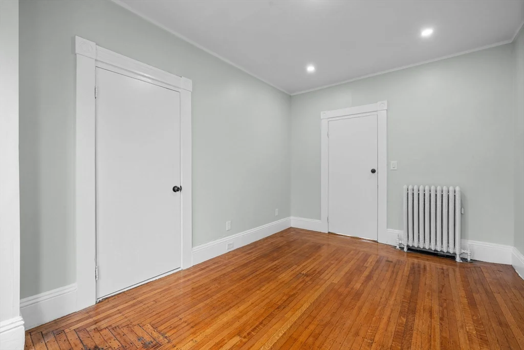 4 bed, 1 bath apartment for rent at 48 Hamilton Ave Unit 2, Lynn — photo 11 of 23