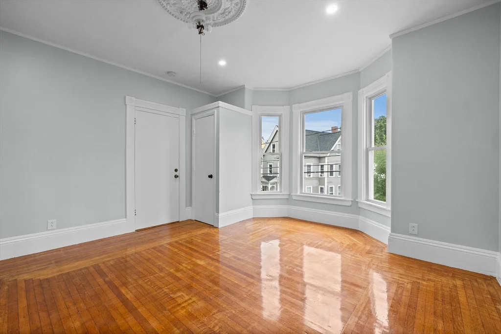 4 bed, 1 bath apartment for rent at 48 Hamilton Ave Unit 2, Lynn — photo 19 of 23