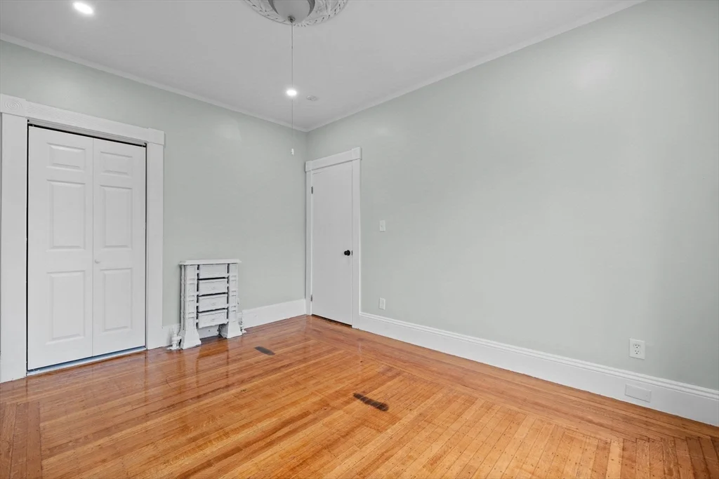 4 bed, 1 bath apartment for rent at 48 Hamilton Ave Unit 2, Lynn — photo 8 of 23