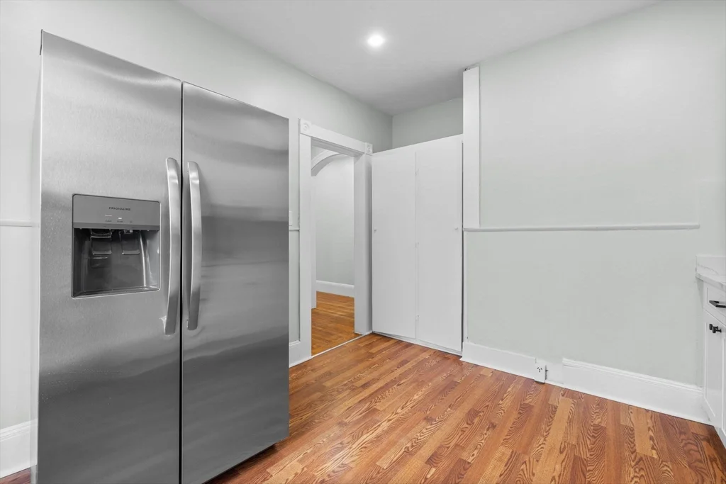 4 bed, 1 bath apartment for rent at 48 Hamilton Ave Unit 2, Lynn — photo 4 of 23