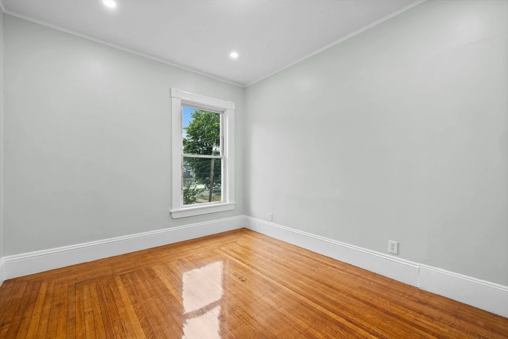 4 bed, 1 bath apartment for rent at 48 Hamilton Ave Unit 2, Lynn — photo 12 of 23