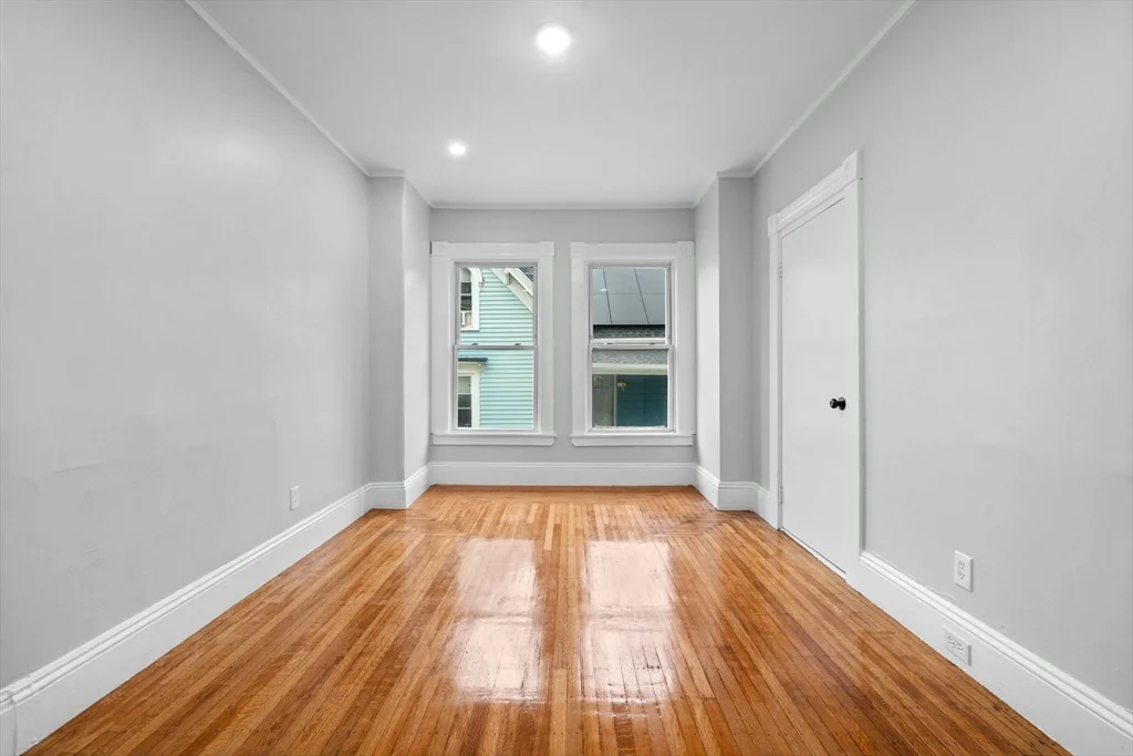 4 bed, 1 bath apartment for rent at 48 Hamilton Ave Unit 2, Lynn — photo 9 of 23