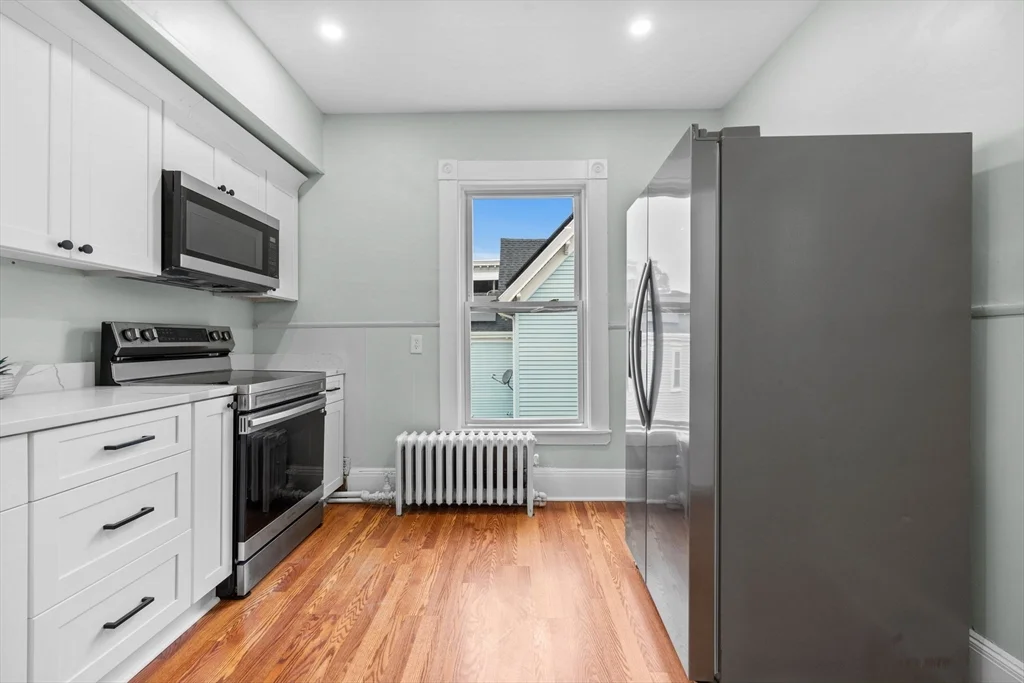 4 bed, 1 bath apartment for rent at 48 Hamilton Ave Unit 2, Lynn — photo 3 of 23