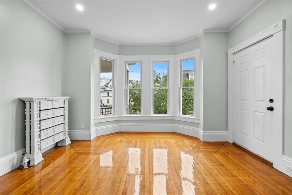 4 bed, 1 bath apartment for rent at 48 Hamilton Ave Unit 2, Lynn — photo 15 of 23