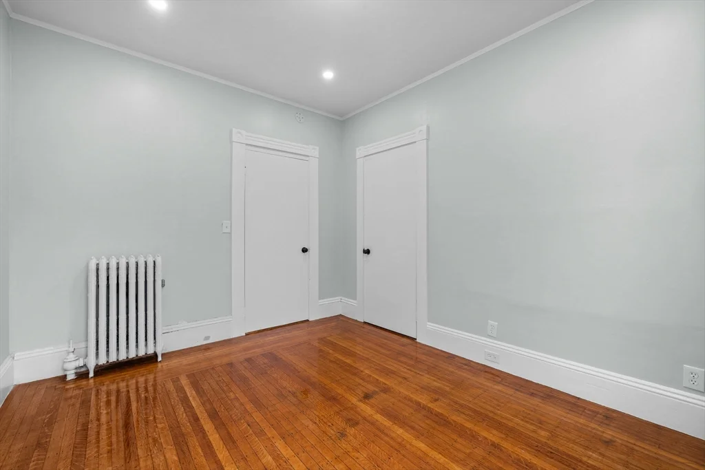 4 bed, 1 bath apartment for rent at 48 Hamilton Ave Unit 2, Lynn — photo 13 of 23