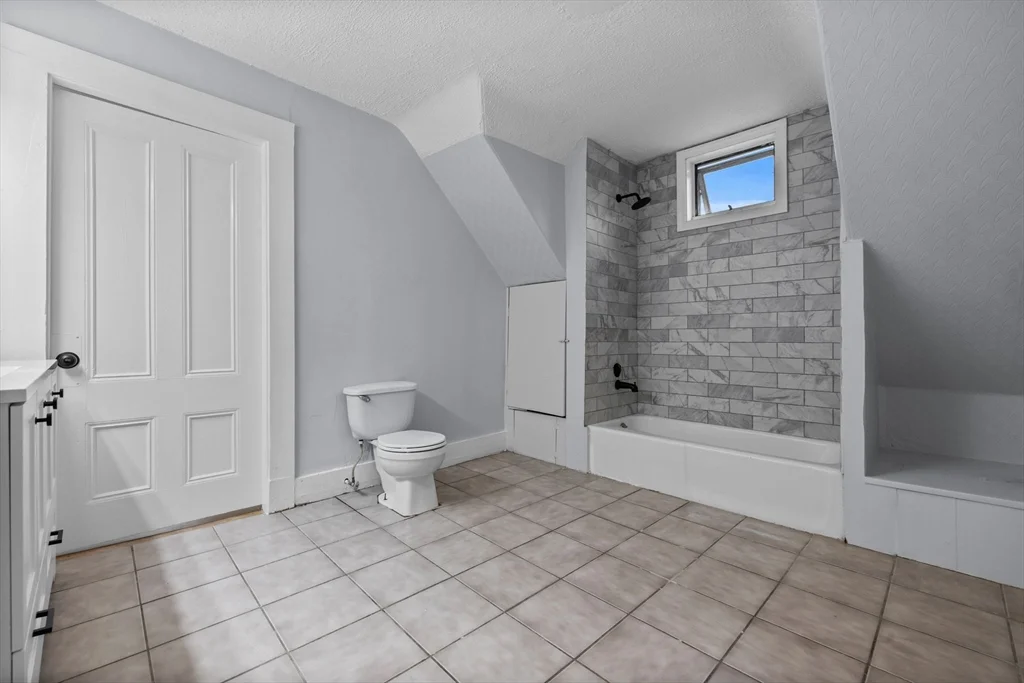 3 bed, 1 bath apartment for rent at 48 Hamilton Ave Unit 3, Lynn — photo 11 of 19