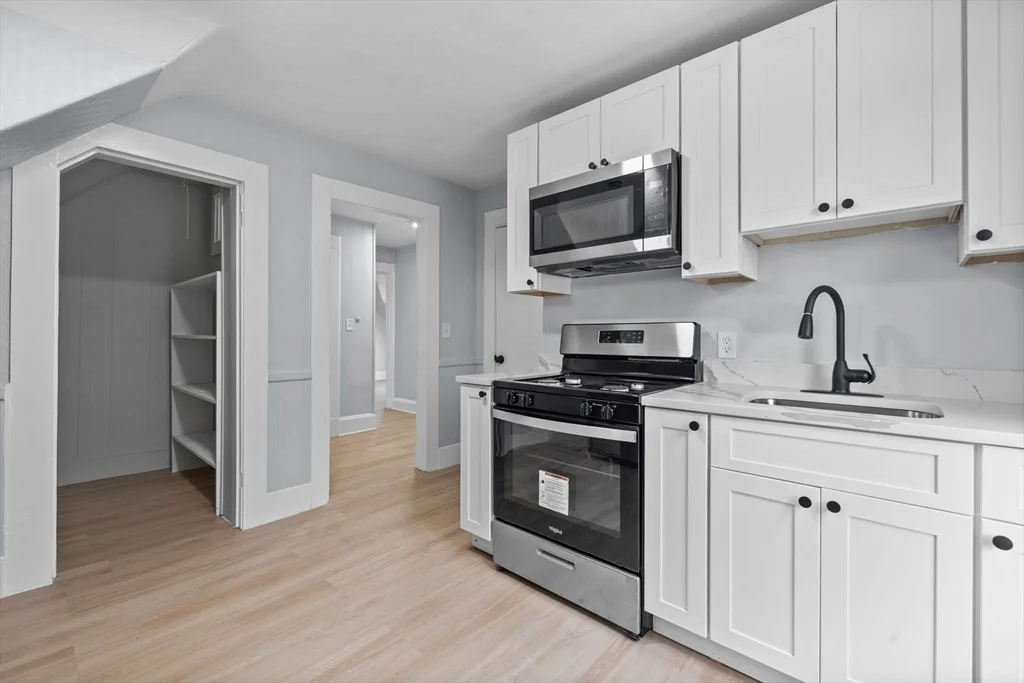 3 bed, 1 bath apartment for rent at 48 Hamilton Ave Unit 3, Lynn — photo 2 of 19