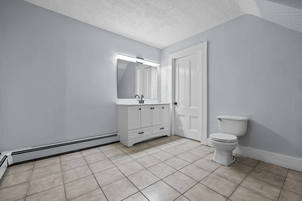3 bed, 1 bath apartment for rent at 48 Hamilton Ave Unit 3, Lynn — photo 12 of 19
