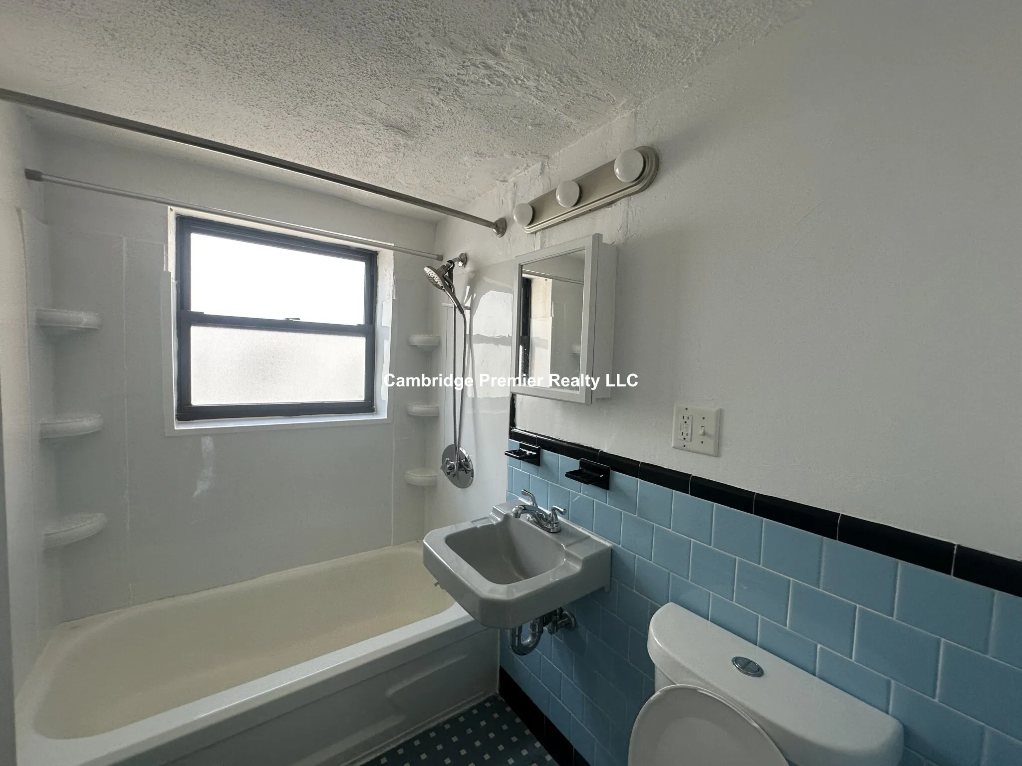 1 bed, 1 bath apartment for rent at 48 Harvard Ave Unit 4, Harvard Avenue — photo 8 of 13