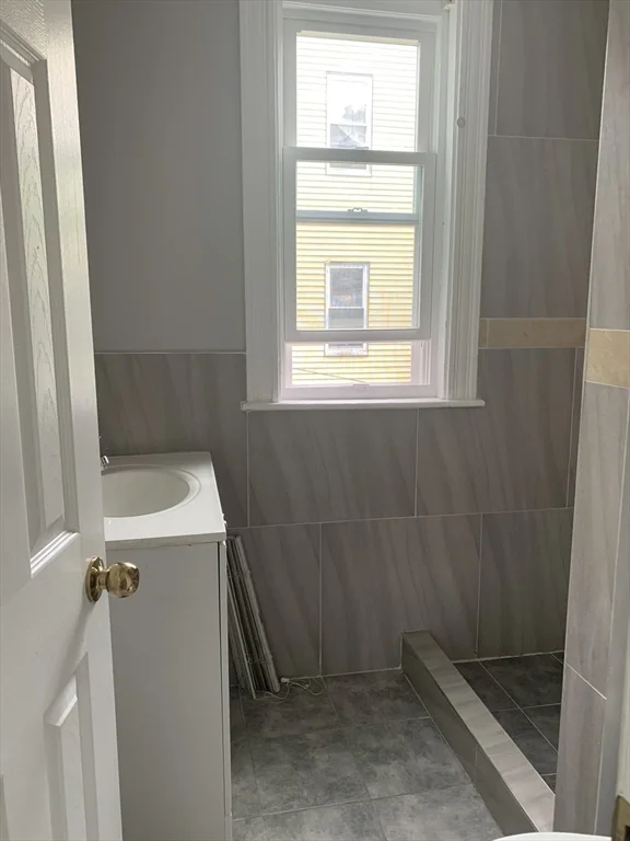 4 bed, 2 bath apartment for rent at 48 Havelock St Unit 2, Dorchester — photo 9 of 9