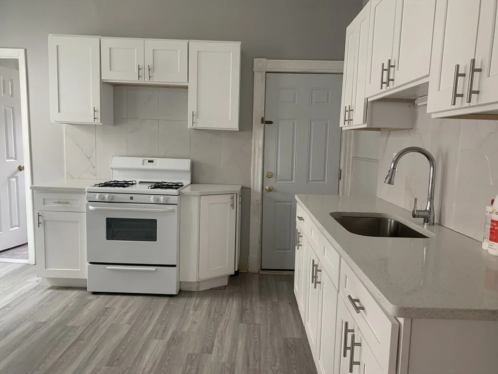 4 bed, 2 bath apartment for rent at 48 Havelock St Unit 2, Dorchester — photo 2 of 9