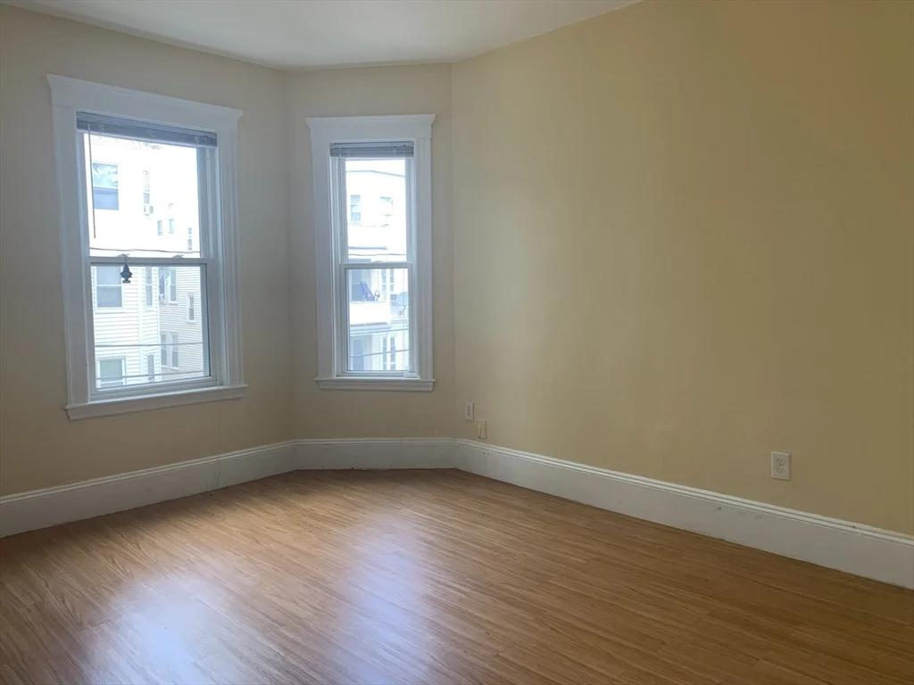 4 bed, 2 bath apartment for rent at 48 Havelock St Unit 2, Dorchester — photo 5 of 9