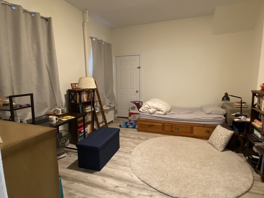 Studio bed, 1 bath apartment for rent at 48 Highland Ave Unit 2, Prospect Hill — photo 2 of 5