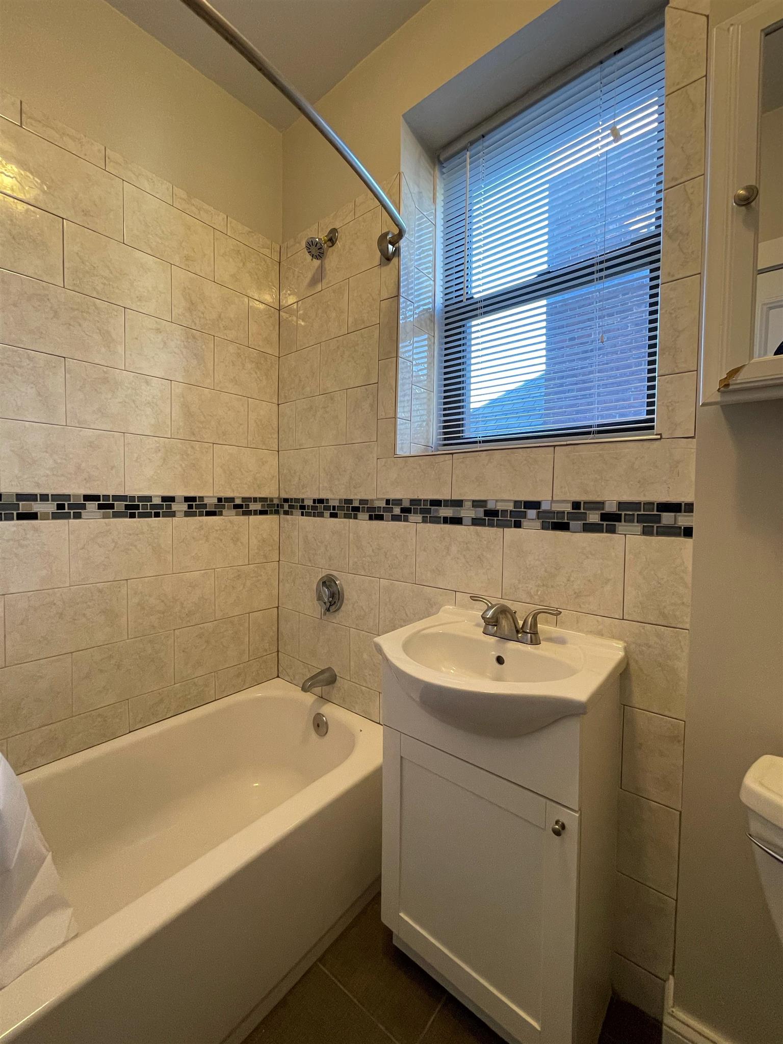 1 bed, 1 bath apartment for rent at 48 John F Kennedy St Unit 11, Riverside — photo 6 of 6