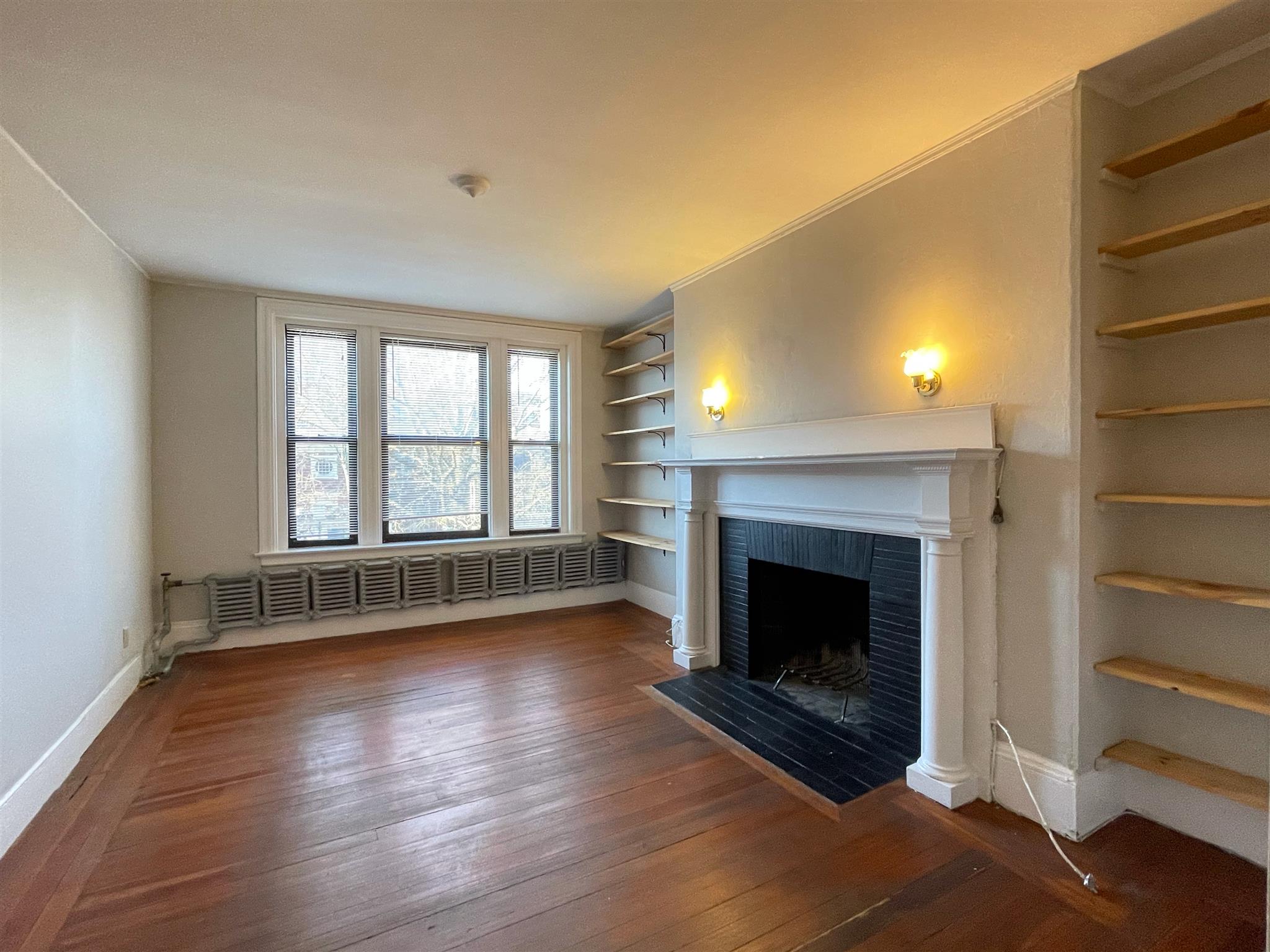 1 bed, 1 bath apartment for rent at 48 John F Kennedy St Unit 11, Riverside