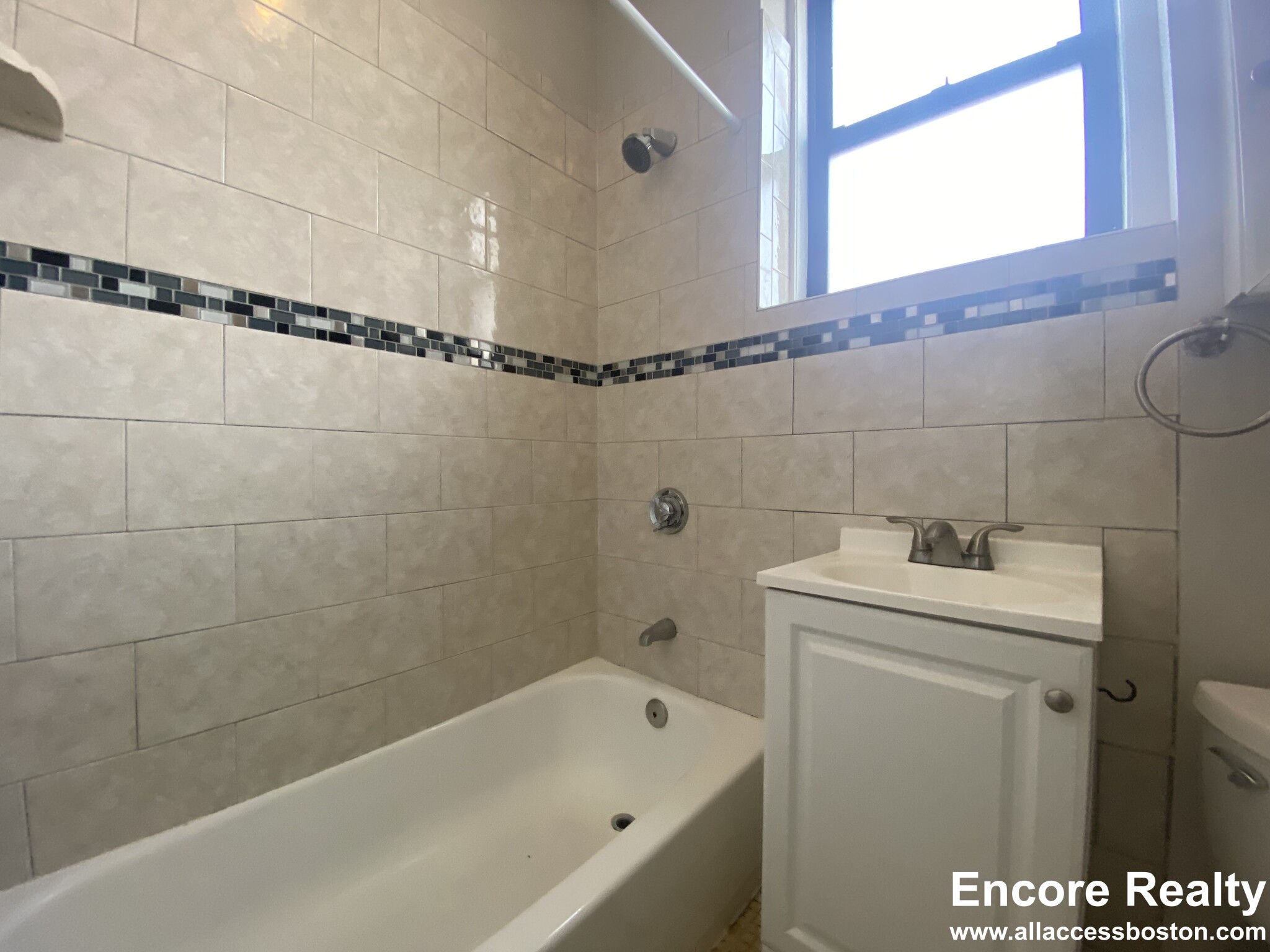 1 bed, 1 bath apartment for rent at 48 John F Kennedy St Unit 17, Riverside — photo 8 of 10