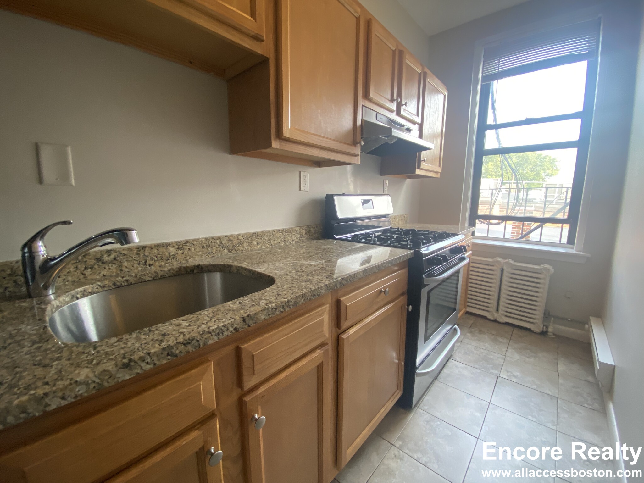 1 bed, 1 bath apartment for rent at 48 John F Kennedy St Unit 17, Riverside — photo 2 of 10
