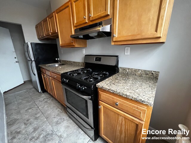 1 bed, 1 bath apartment for rent at 48 John F Kennedy St Unit 17, Riverside