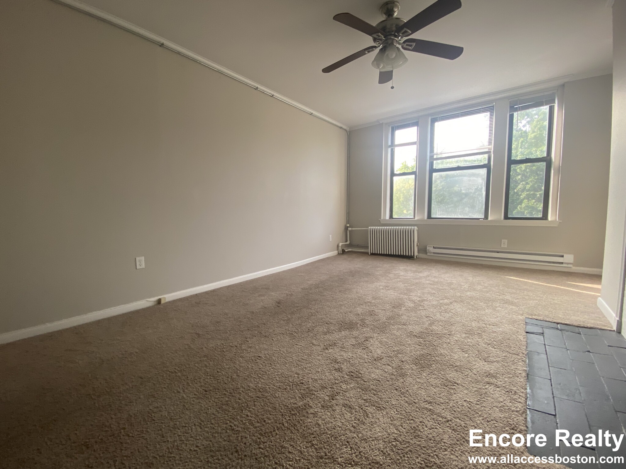 1 bed, 1 bath apartment for rent at 48 John F Kennedy St Unit 17, Riverside — photo 4 of 10
