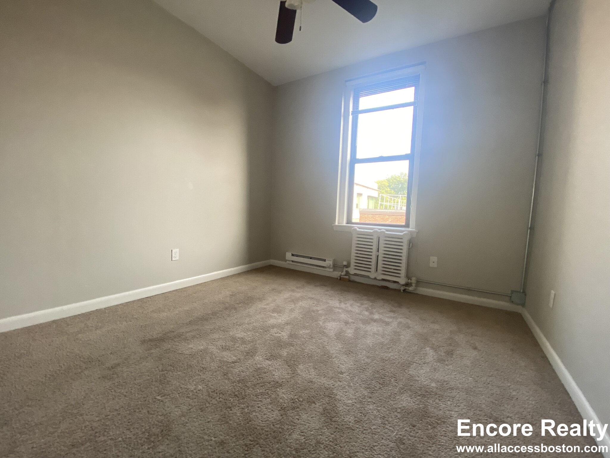 1 bed, 1 bath apartment for rent at 48 John F Kennedy St Unit 17, Riverside — photo 6 of 10