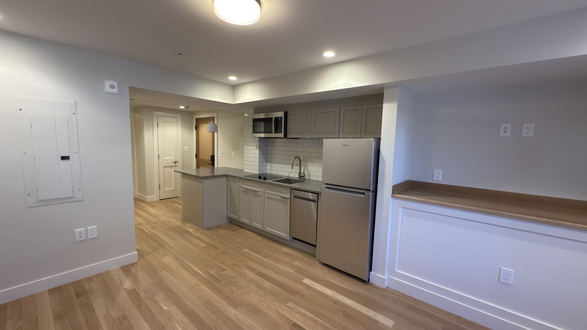 1 bed, 1 bath apartment for rent at 48 John F Kennedy St Unit 1D, Riverside — photo 2 of 15