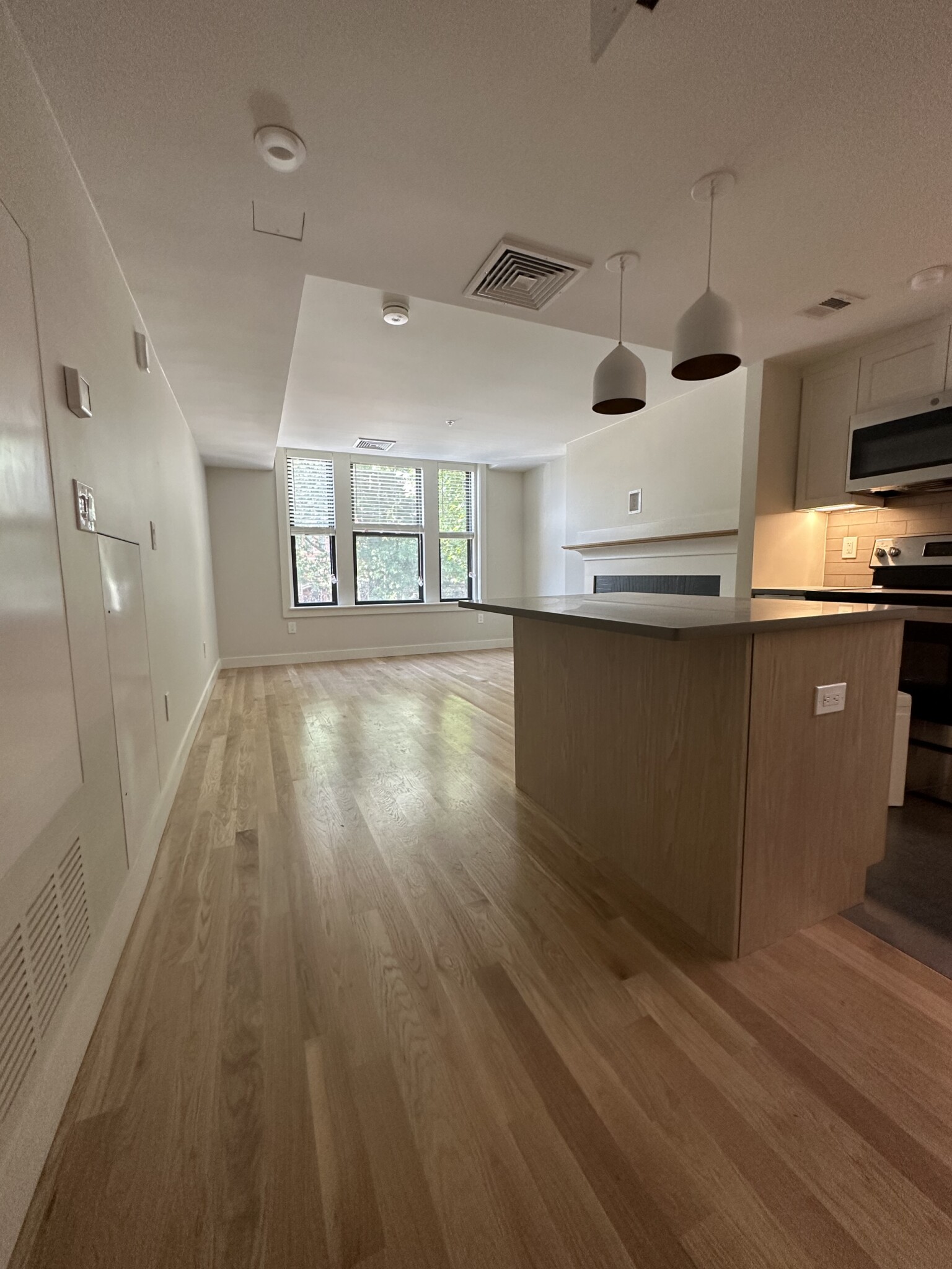 1 bed, 1 bath apartment for rent at 48 John F Kennedy St Unit 5, Riverside