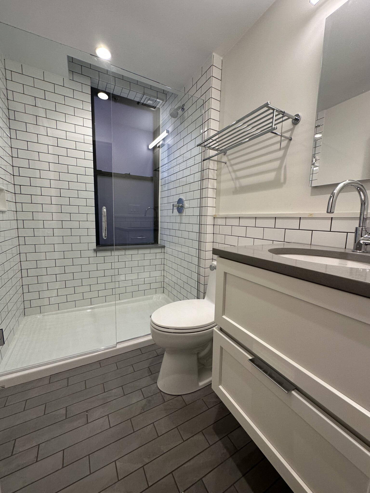 1 bed, 1 bath apartment for rent at 48 John F Kennedy St Unit 5, Riverside — photo 4 of 4