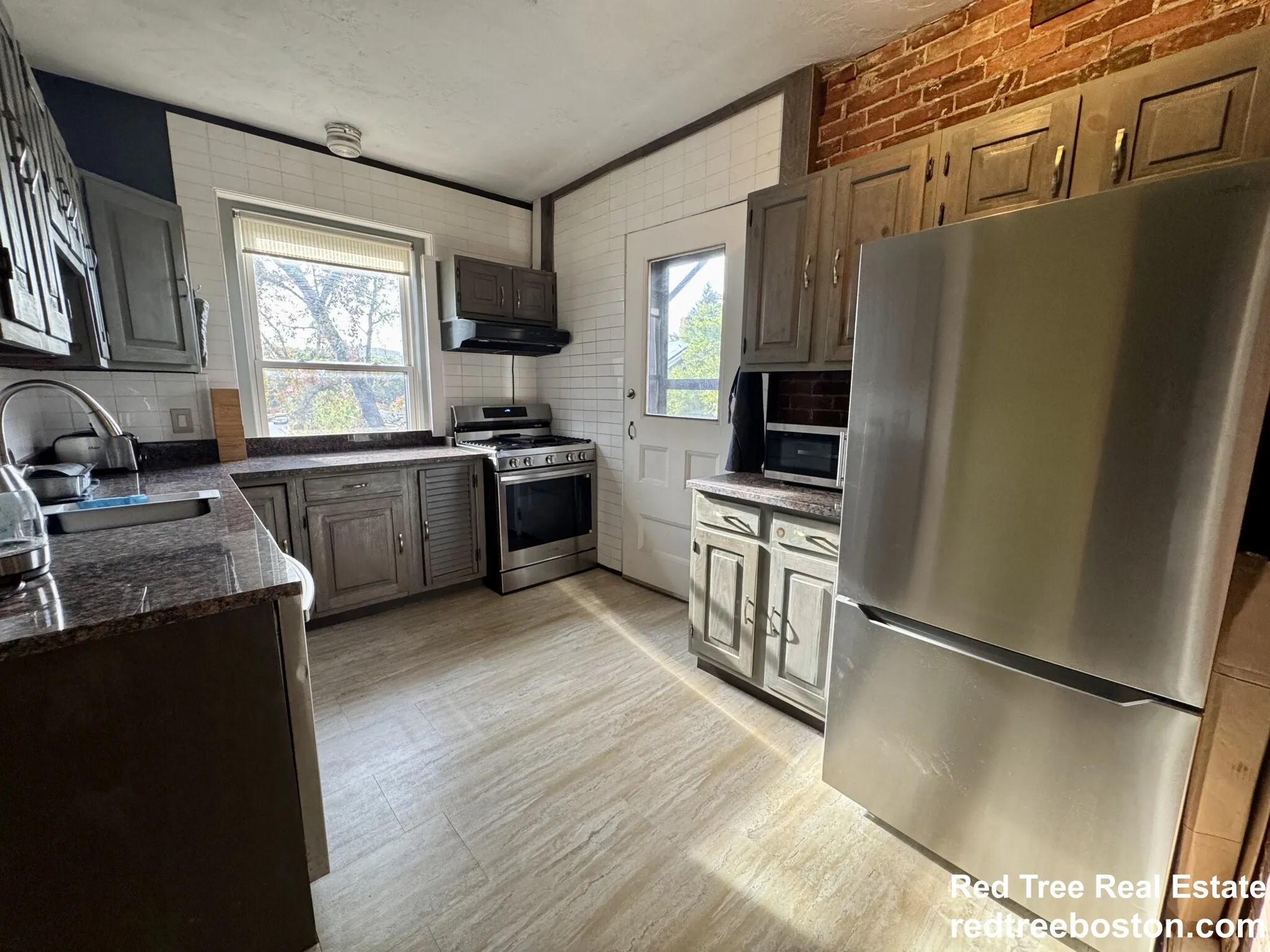 3 bed, 2 bath apartment for rent at 48 Kent St Unit 5, Brookline Village — photo 7 of 19
