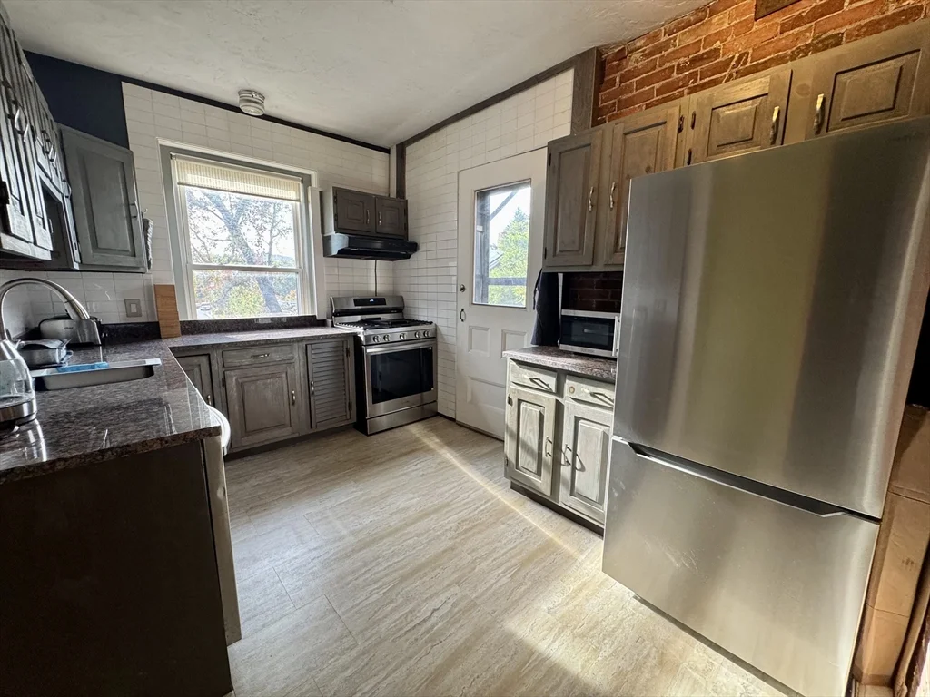 3 bed, 2 bath apartment for rent at 48 Kent St Unit 5E, Brookline Village — photo 3 of 13