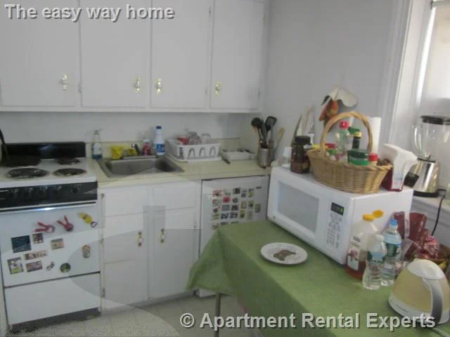 Studio bed, 1 bath apartment for rent at 48 Kirkland St Unit 2, Harvard Square — photo 3 of 5