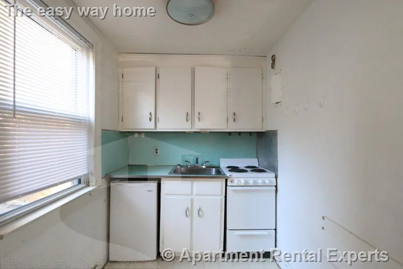 Studio bed, 1 bath apartment for rent at 48 Kirkland St Unit 6, Harvard Square — photo 3 of 10